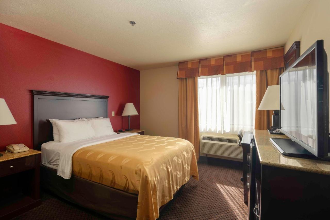 Quality Inn Силвър Сити Екстериор снимка