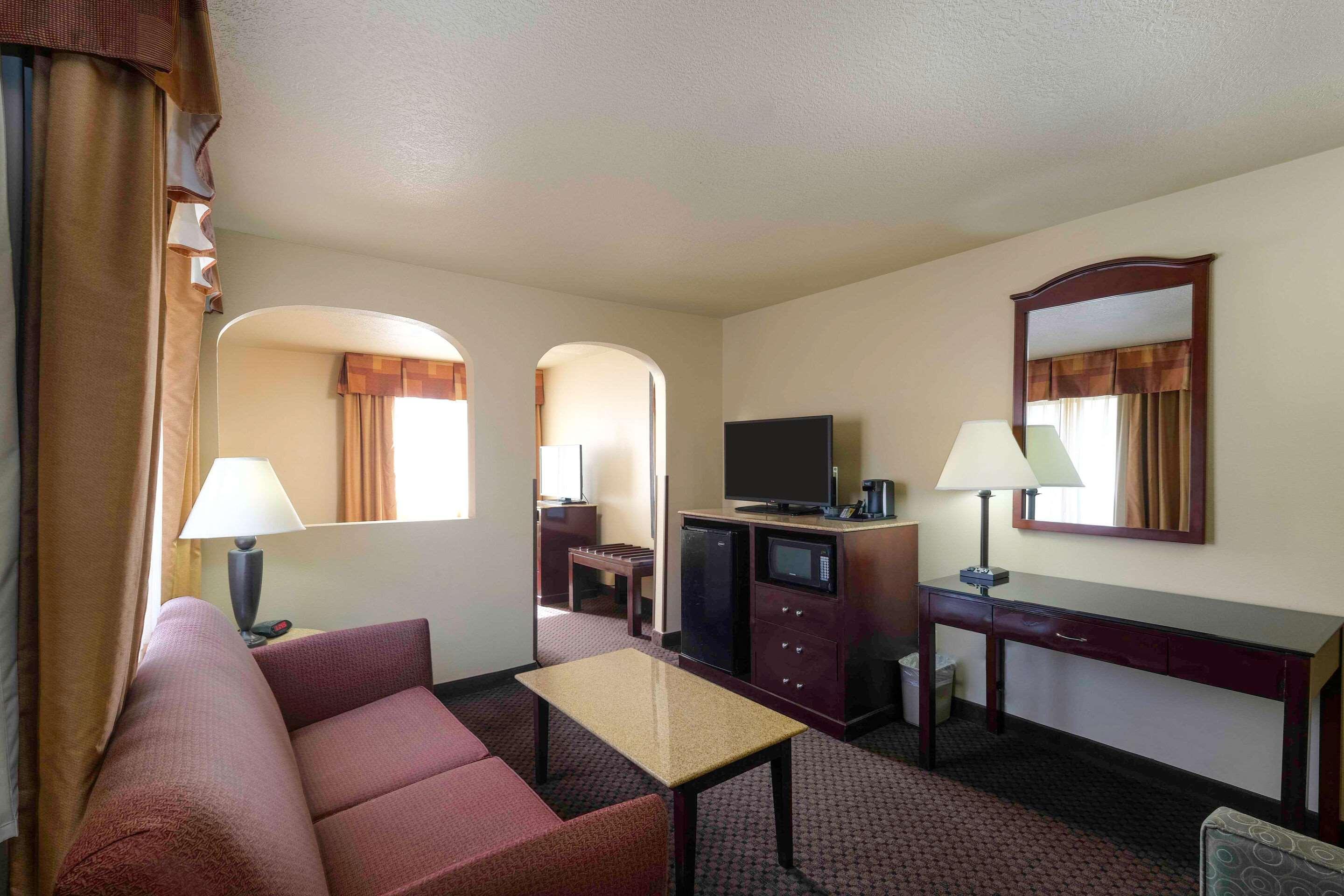 Quality Inn Силвър Сити Екстериор снимка
